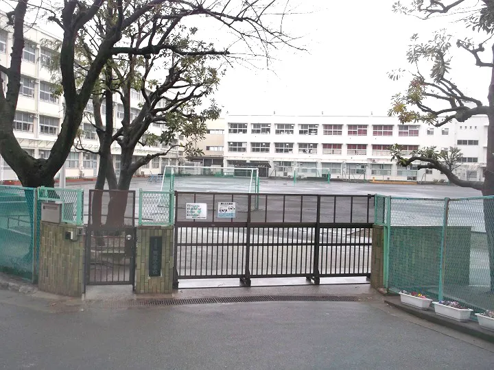 横浜市立東鴨居小学校1021m